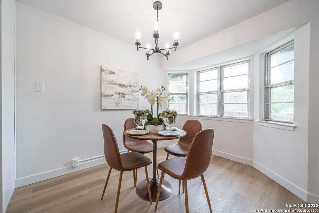 Photo of 7817 Hollow Oak