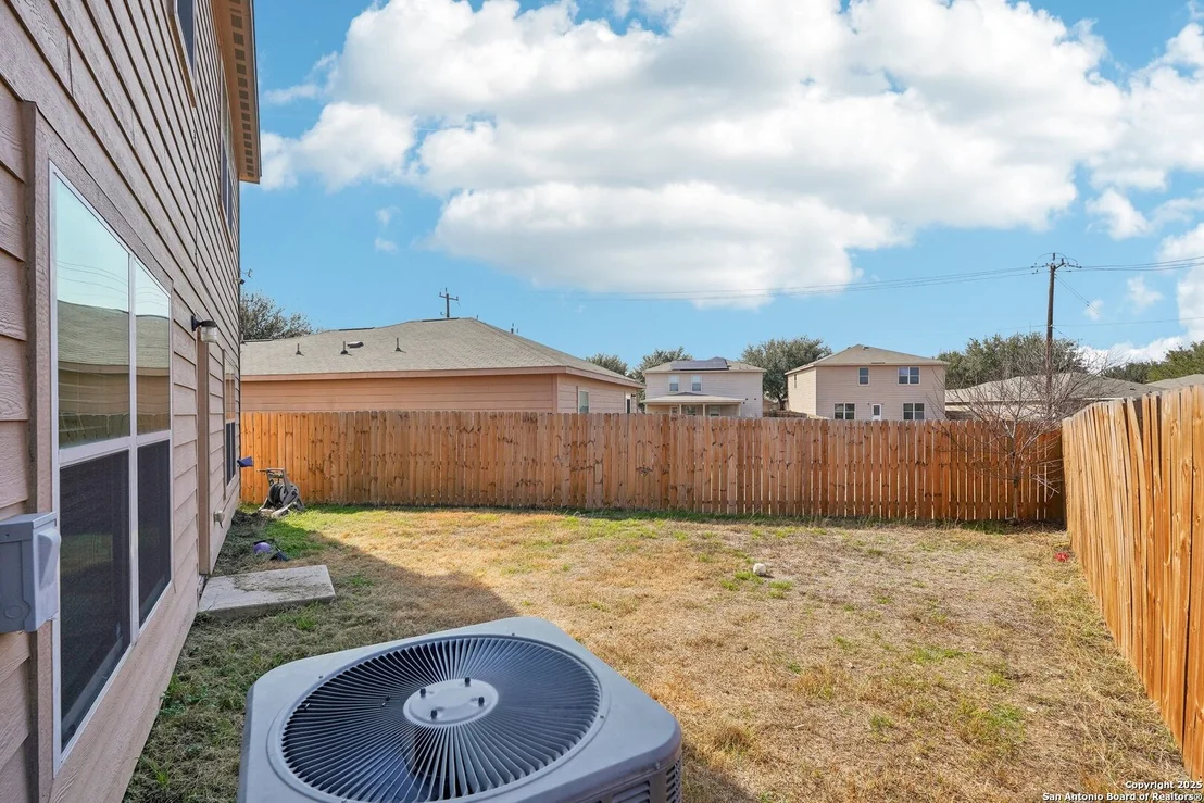 Photo of 6714 LUCKEY TREE