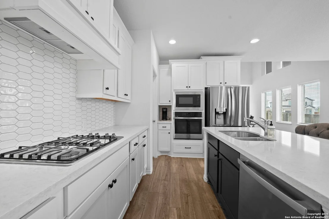 Photo of 2641 White Willow