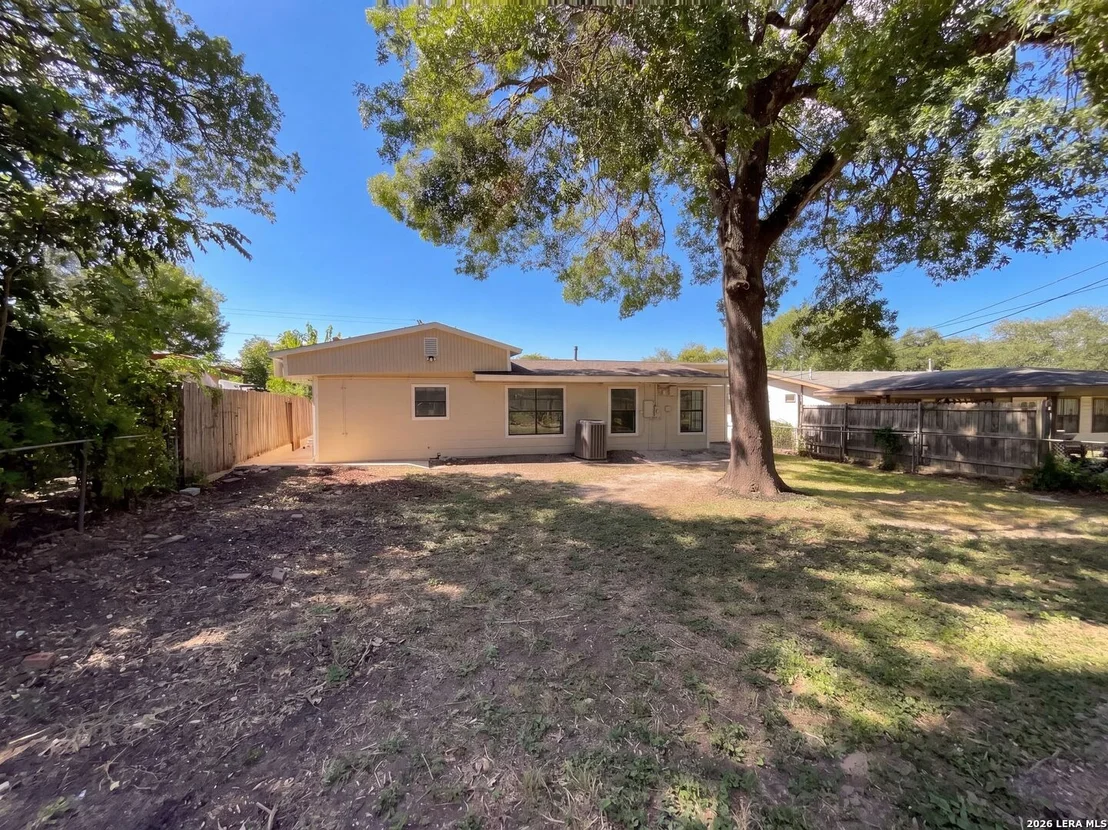 Photo of 222 COLEBROOK DR