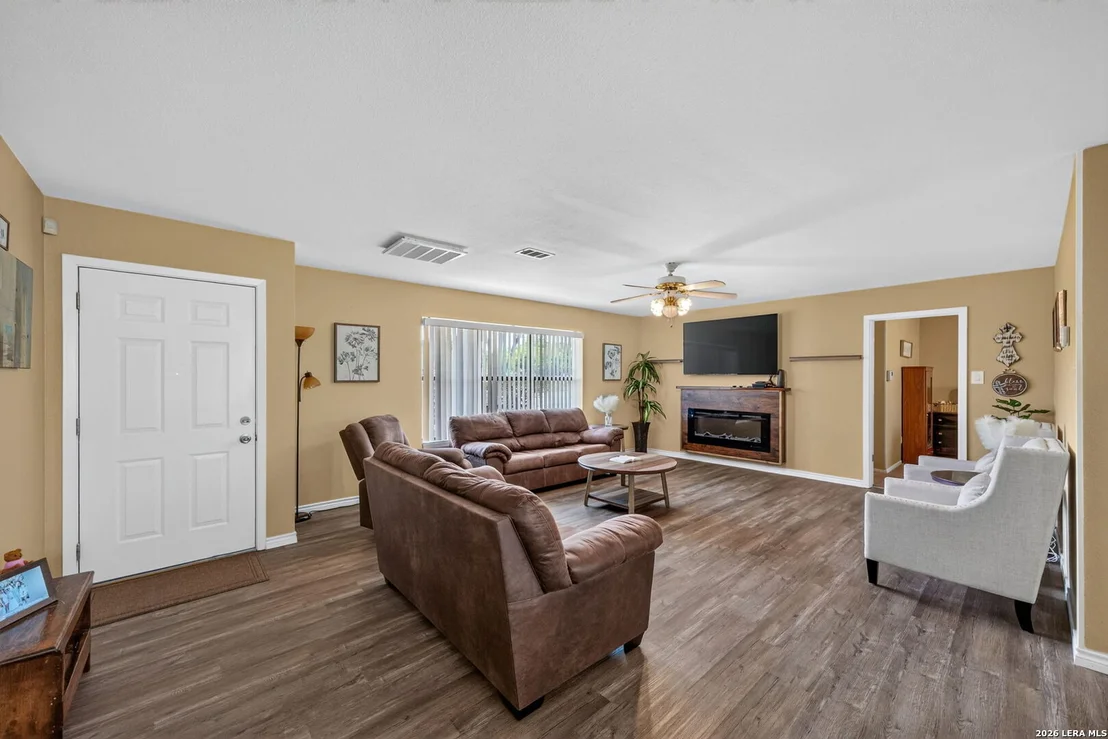 Photo of 325 WENDY LN