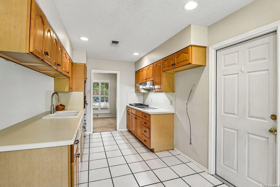 Photo of 8714 MIDCROWN DR