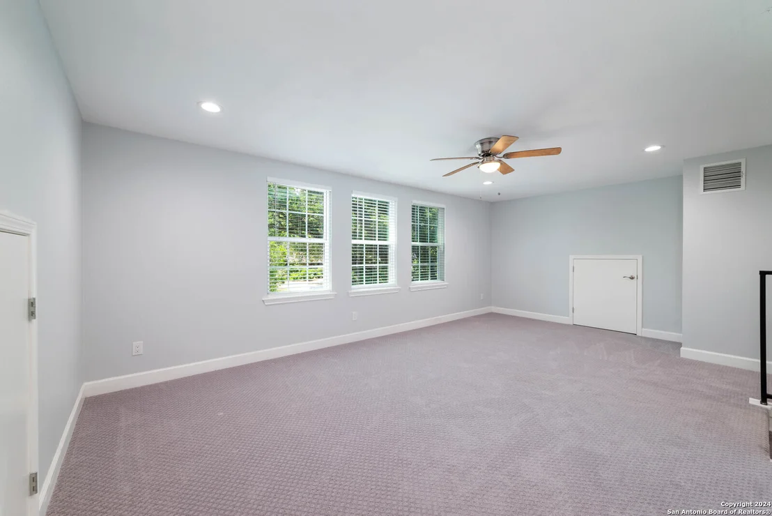Photo of 210 GLENTOWER DR