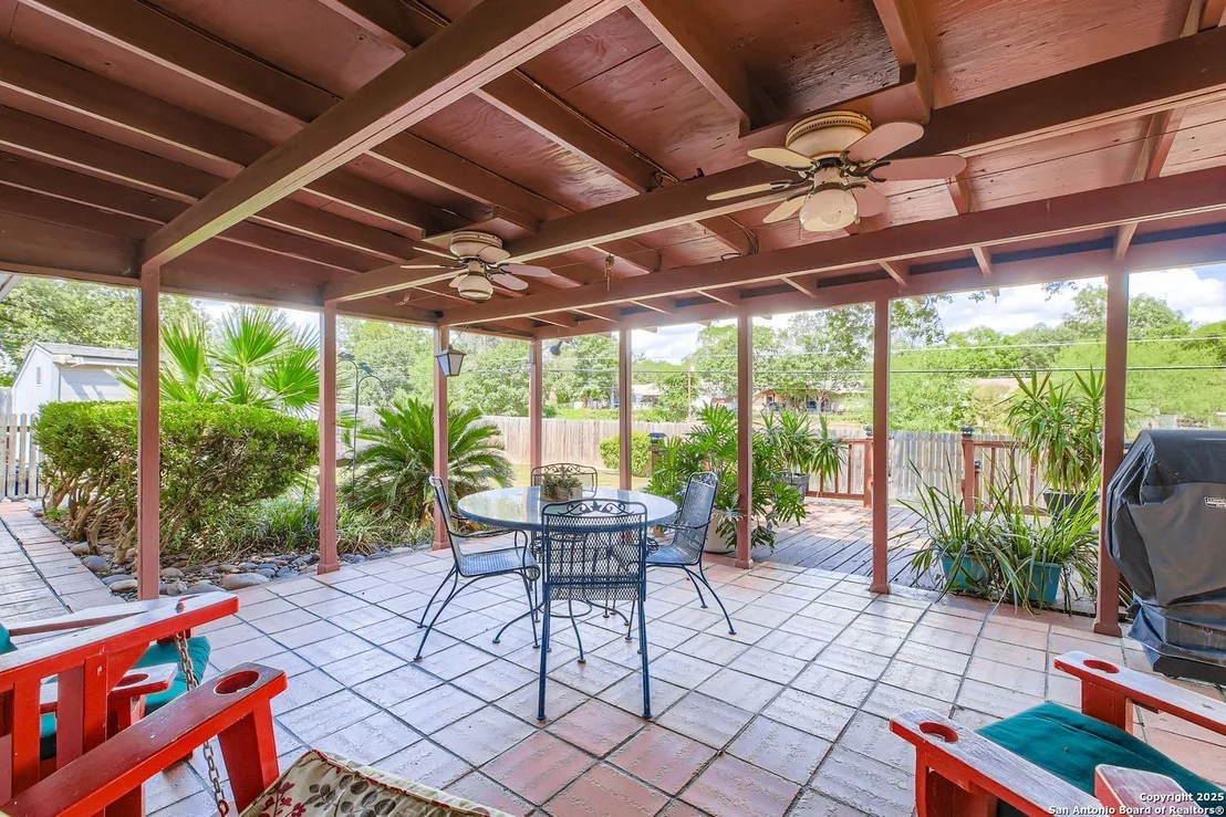 Photo of 6730 Desilu