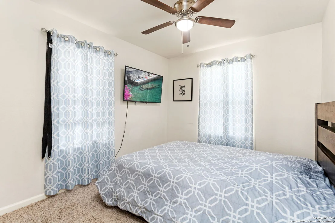 Photo of 425 W WRIGHT BLVD