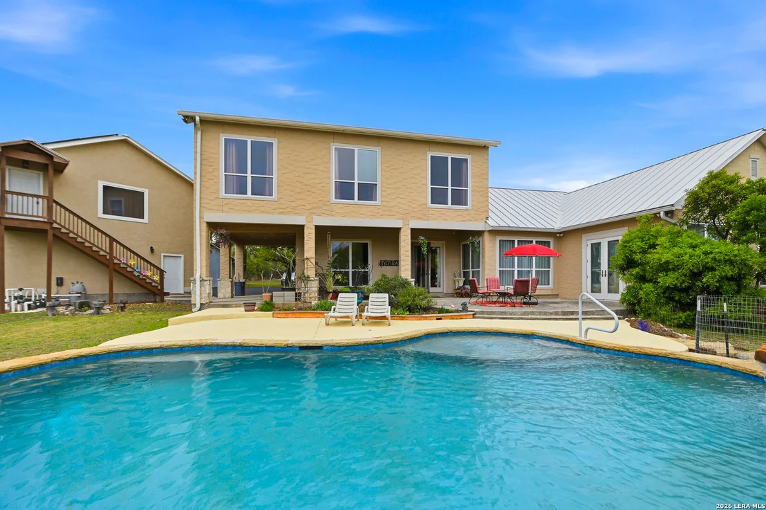 Photo of 752 Taylor Pt