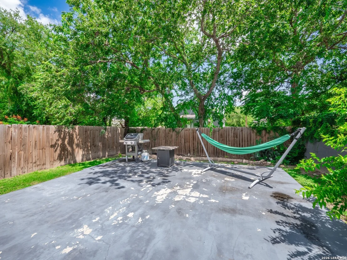 Photo of 547 Belmont