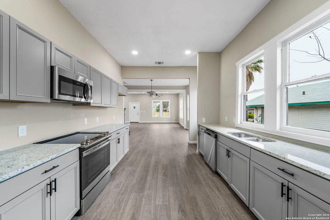 Photo of 239 NELSON AVE