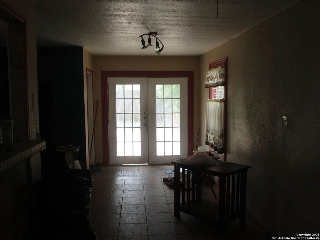 Photo of 910 La Manda
