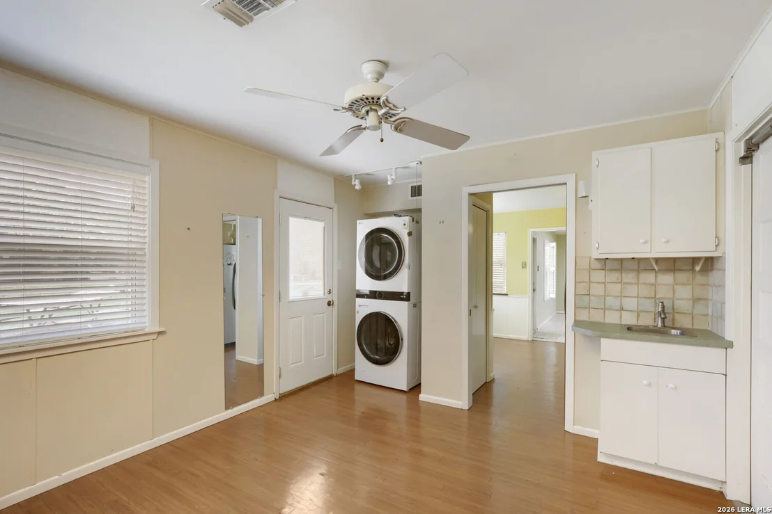 Photo of 105 HARRIETT DR