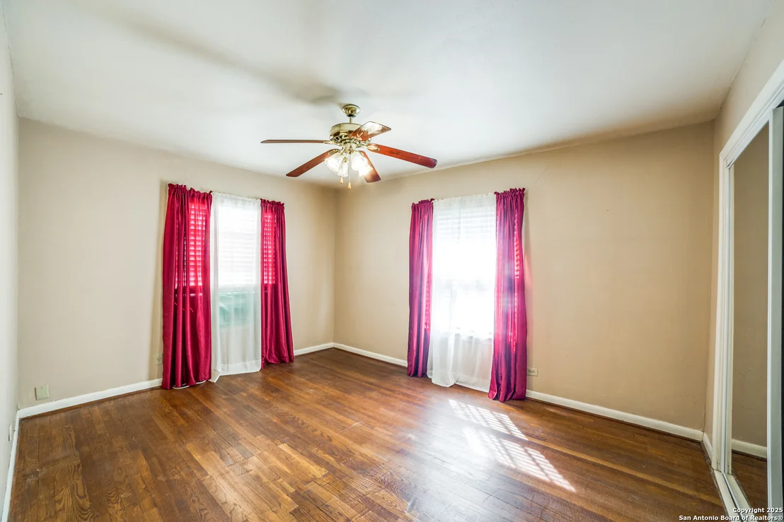 Photo of 1011 Thorain Blvd