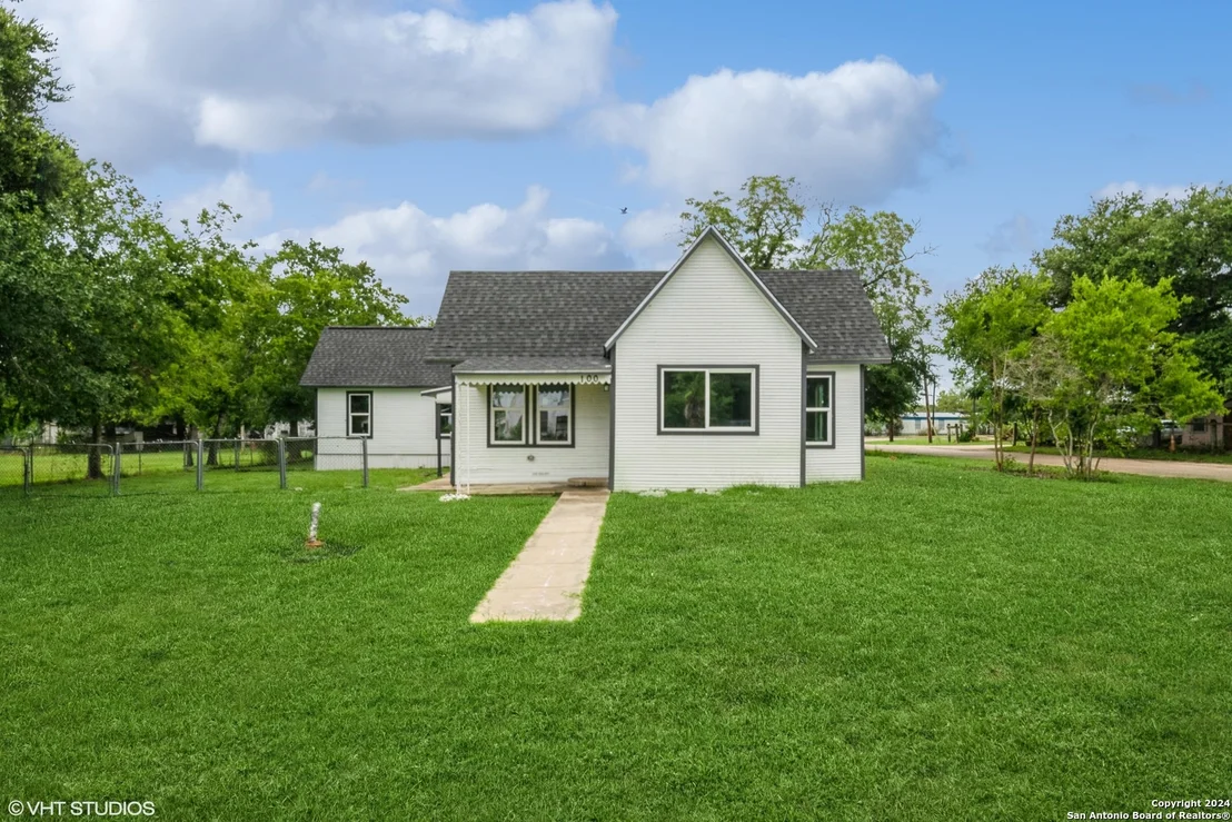 Photo of 100 NW 3RD ST