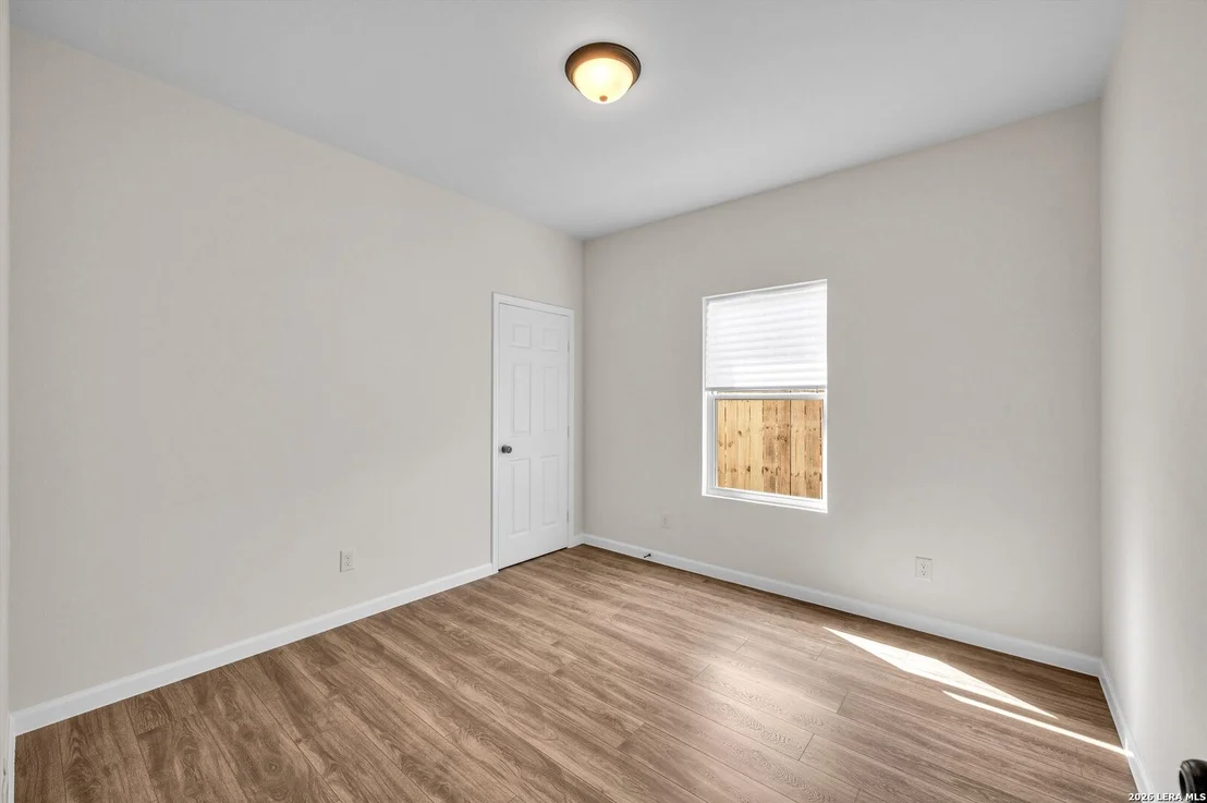 Photo of 531 Sunglo