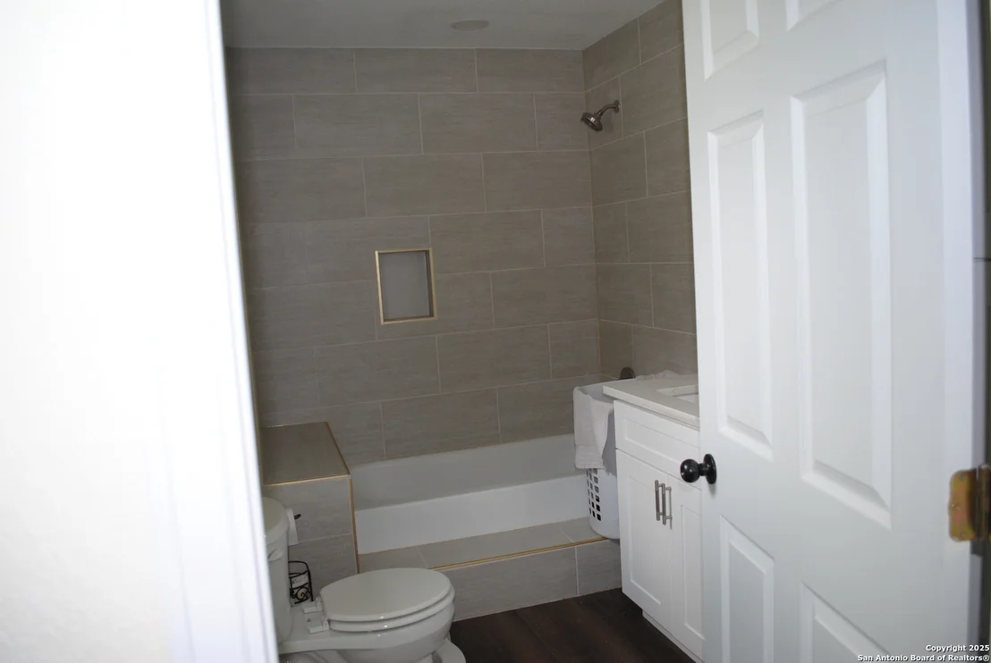 Photo of 4337 Throne