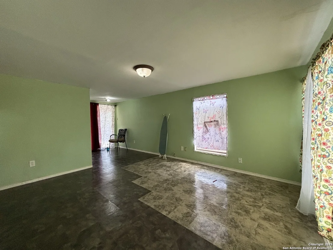 Photo of 371 Gillette