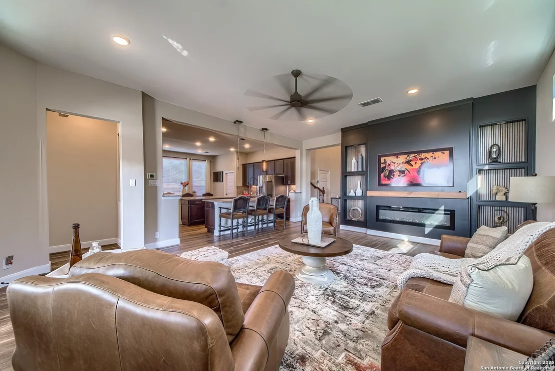 Photo of 950 Lone Cypress