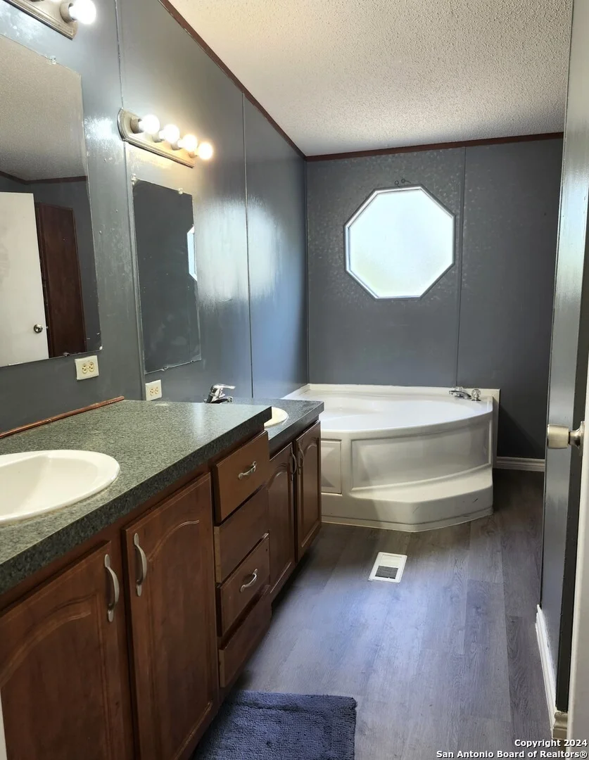Photo of 905 COUNTY ROAD 3821