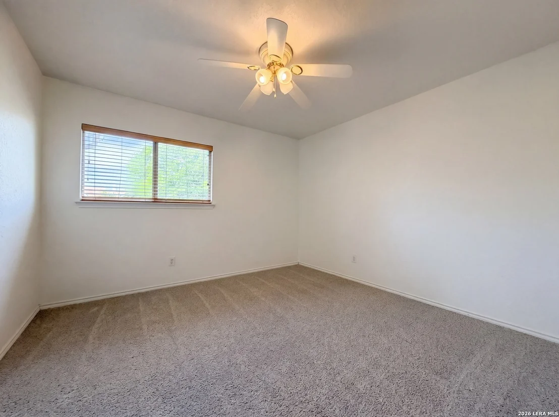 Photo of 121 SPRINGTREE FLD