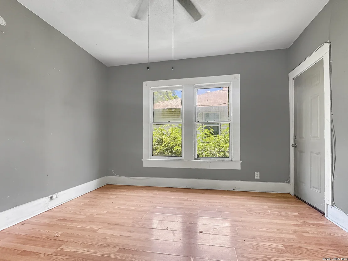 Photo of 423 Barrett Place
