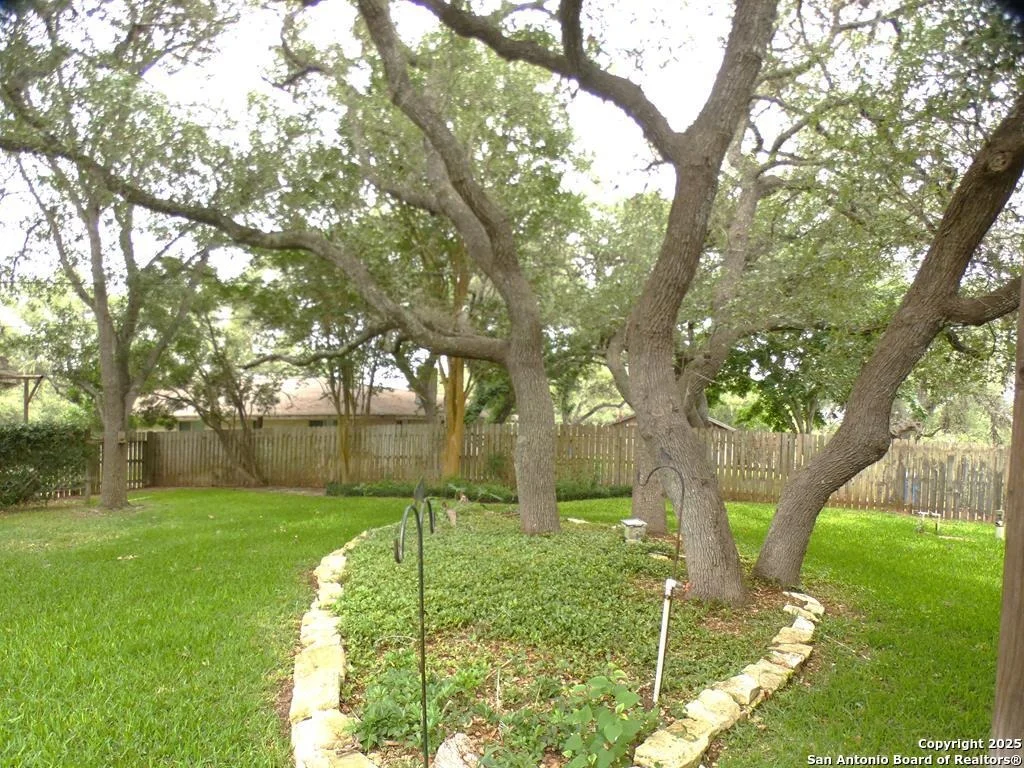 Photo of 40 Encino Loma