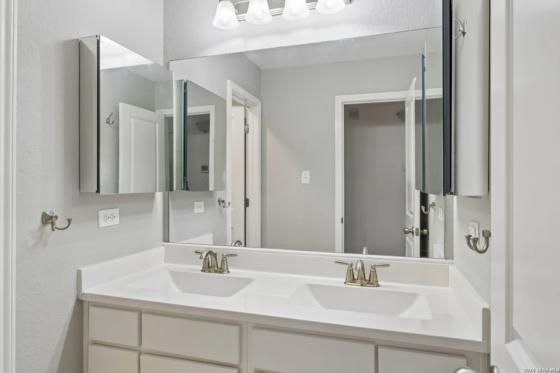 Photo of 121 Cimarron Crk