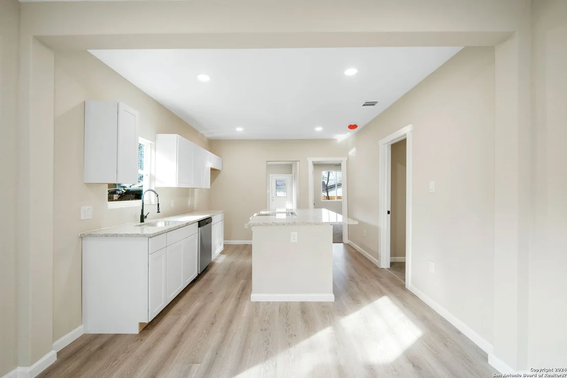 Photo of 835 CANTON