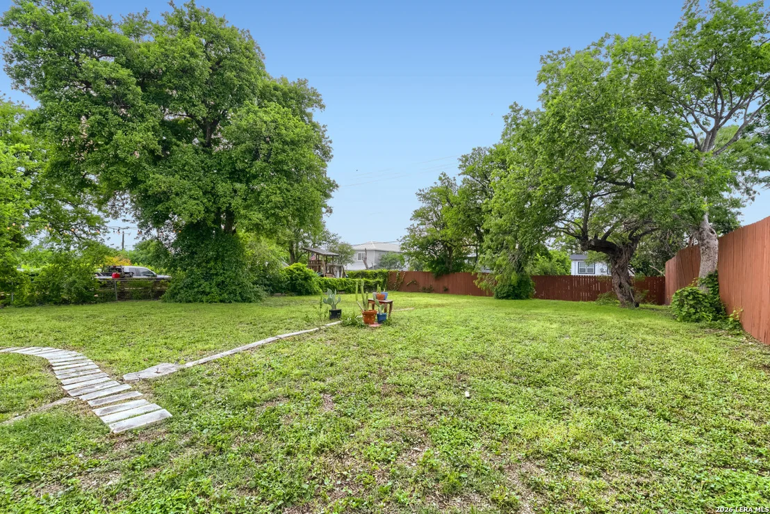 Photo of 527 Eleanor Ave