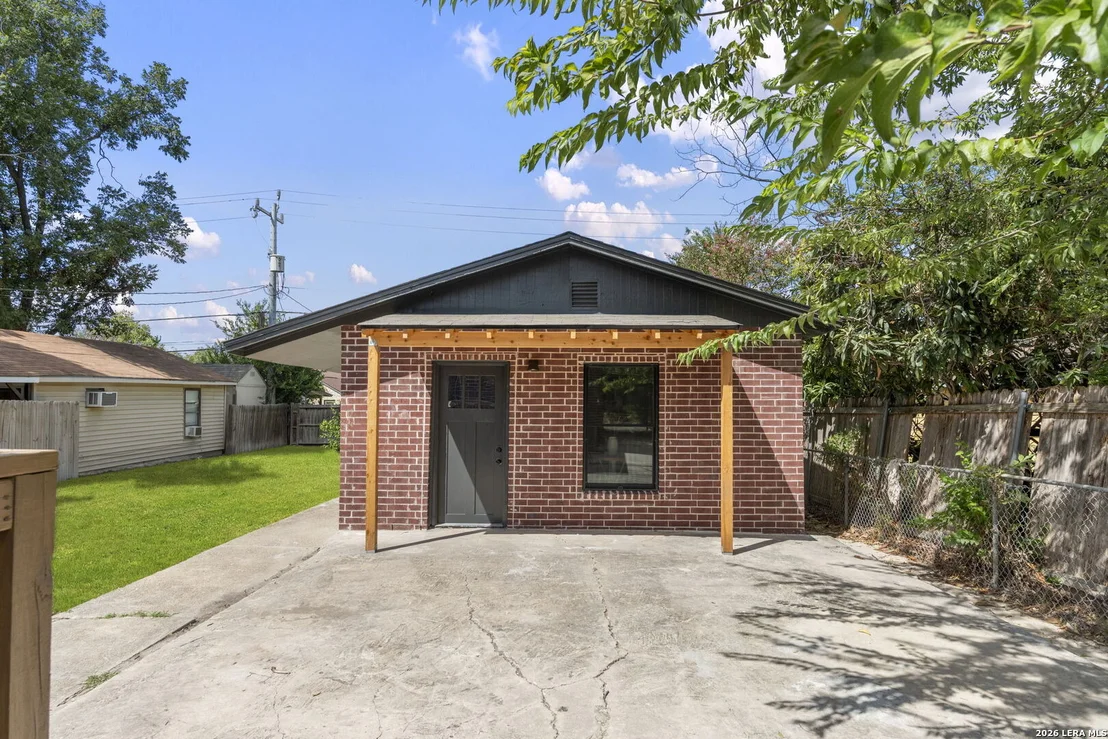 Photo of 219 THORAIN BLVD