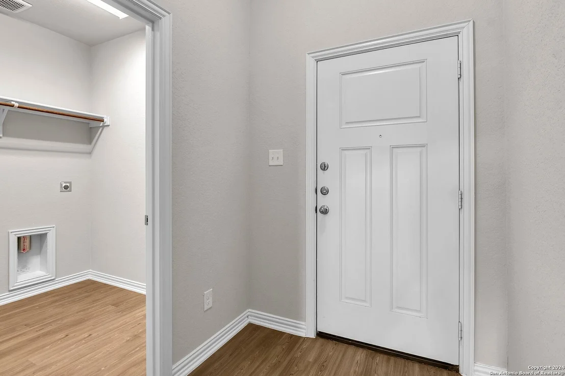 Photo of 5511 Devils Gate