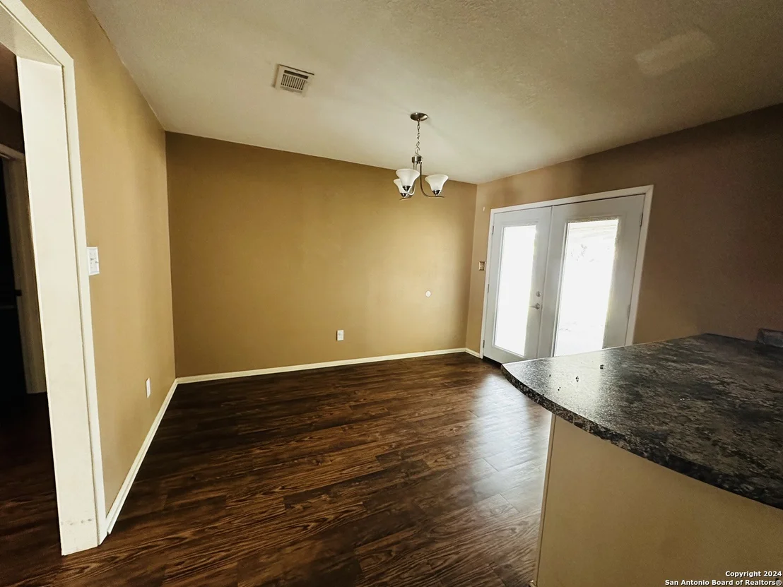 Photo of 125 N Bluebonnet