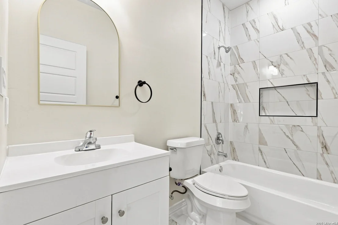 Photo of 1123 VICKERS AVE