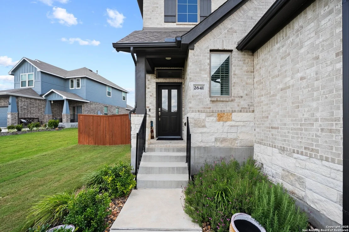 Photo of 2641 White Willow