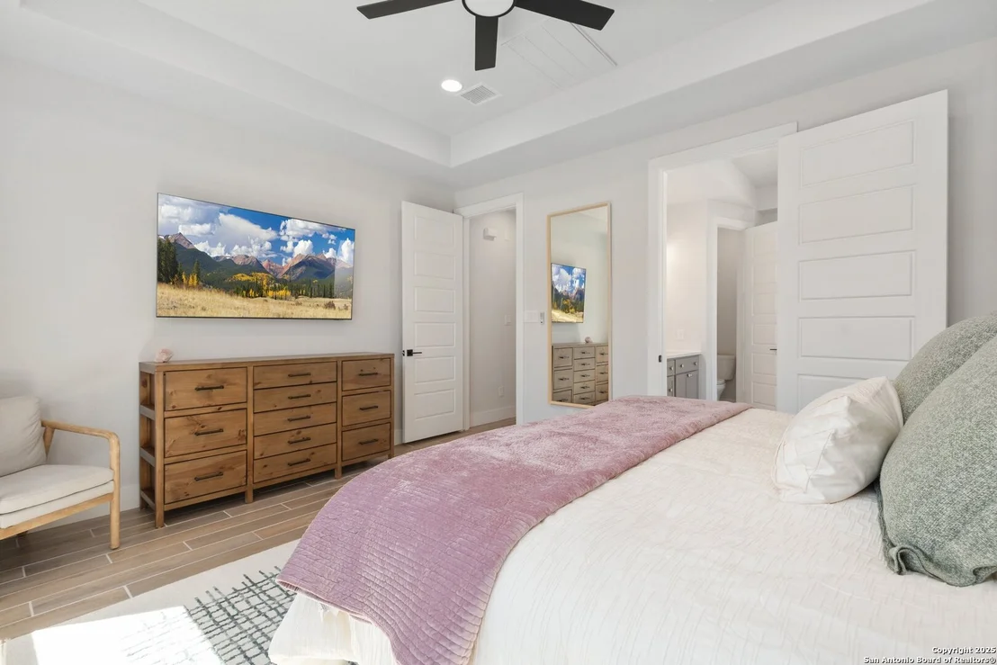 Photo of 1176 Cadogan Squire