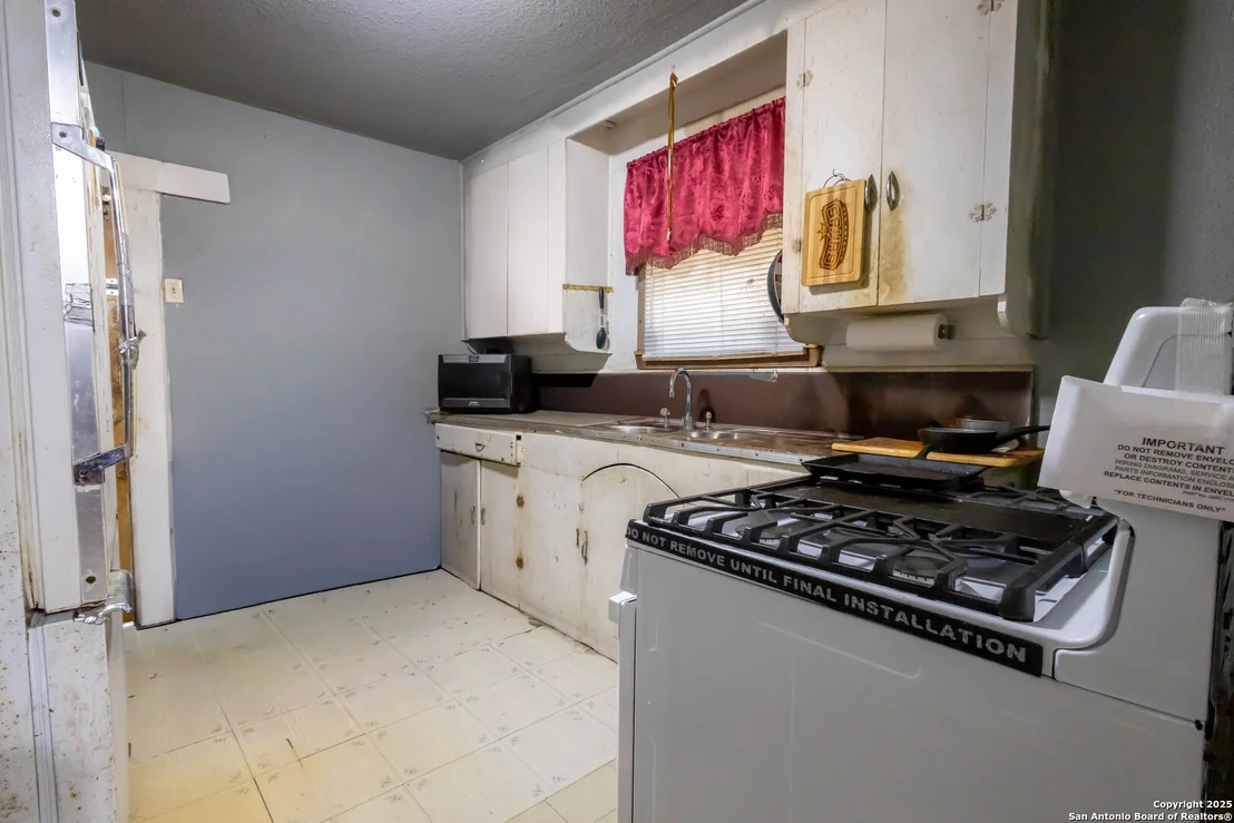 Photo of 2040 W Laurel
