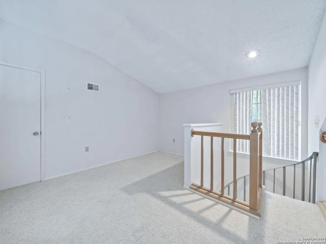Photo of 2422 Pendant Oak
