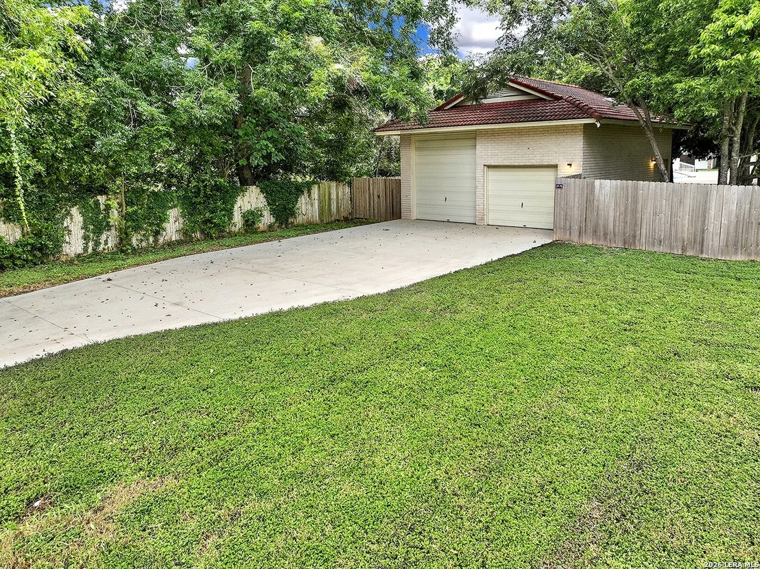 Photo of 5 AUGUSTA DR