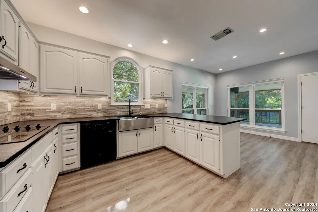 Photo of 172 LAKE FRONT DR