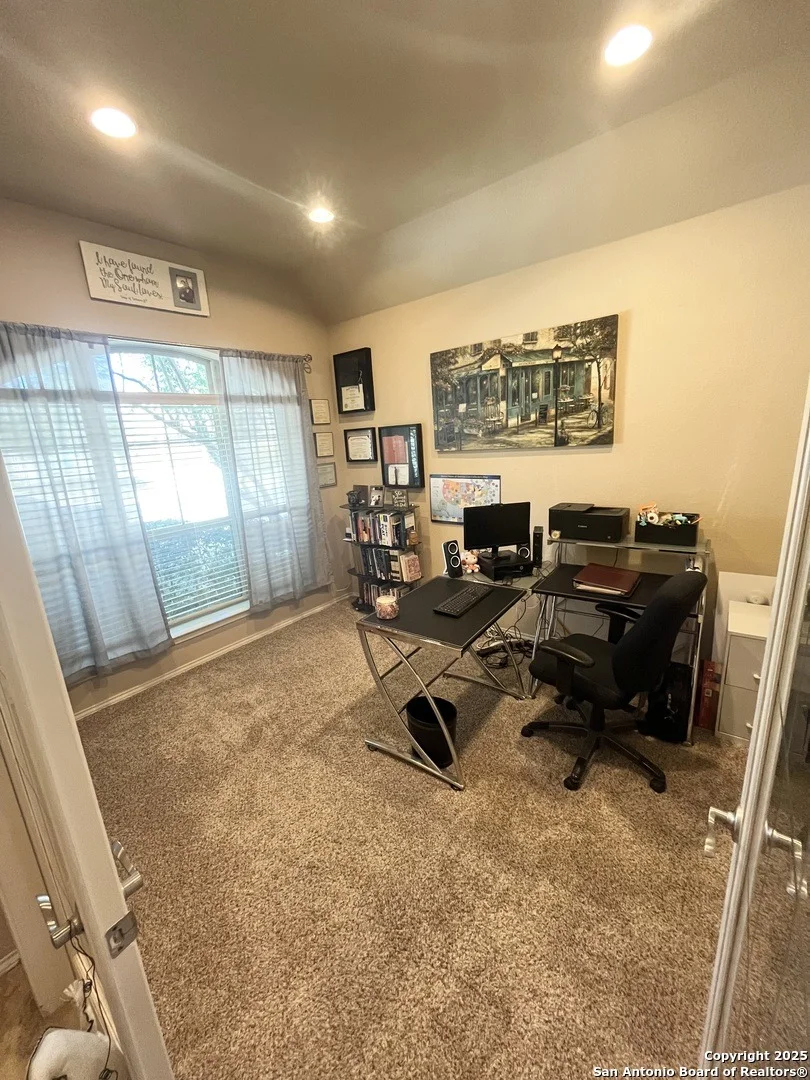 Photo of 8714 White Crown