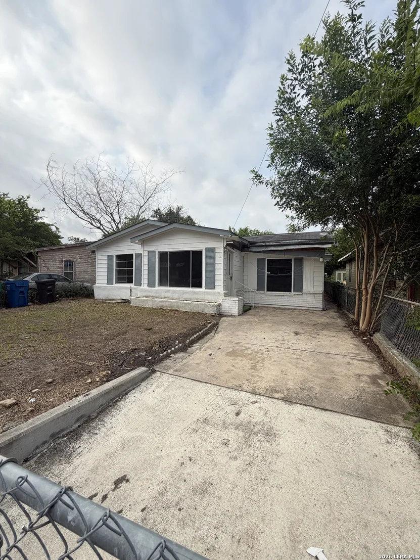 Photo of 662 Brunswick Blvd