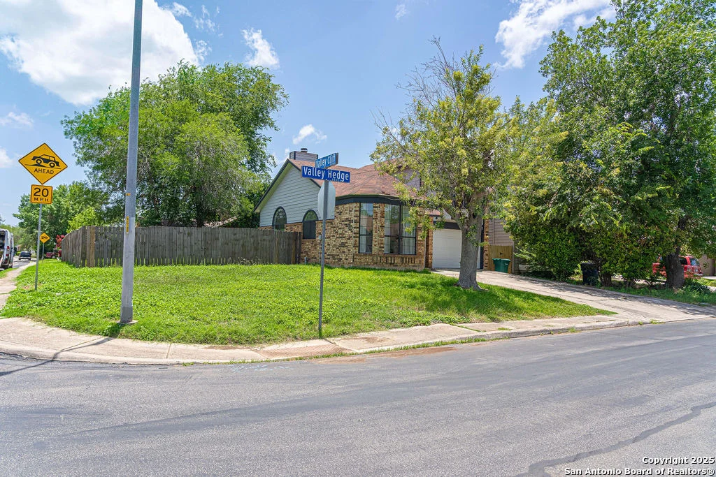 Photo of 9302 Valley Hedge