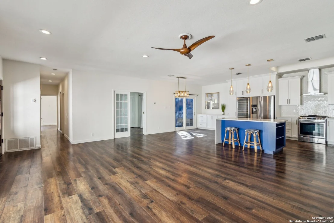Photo of 3415 River Way