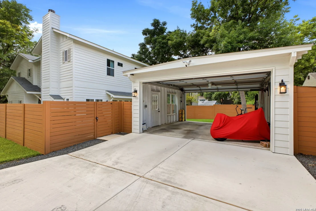 Photo of 301 OGDEN LN