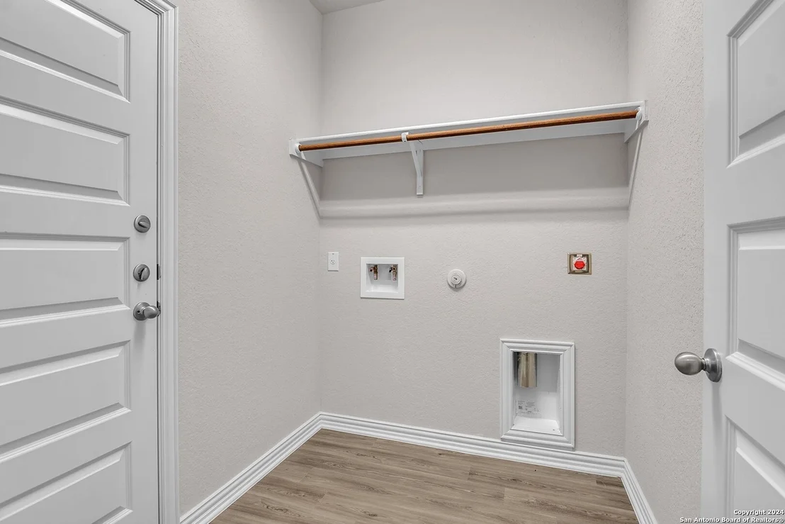 Photo of 5515 Devils Gate