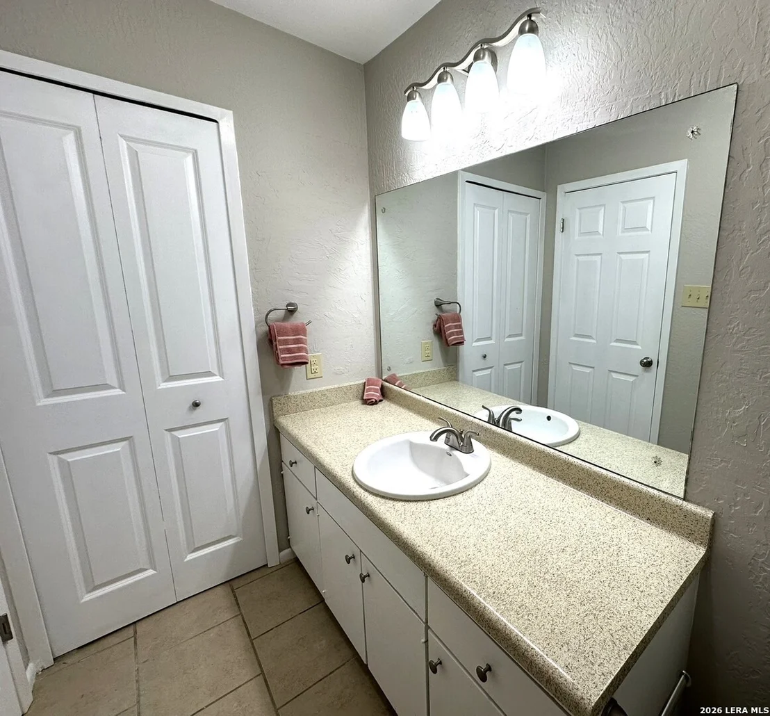 Photo of 129 CLOVERLEAF DR
