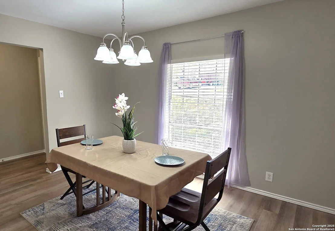 Photo of 3529 Cliffside