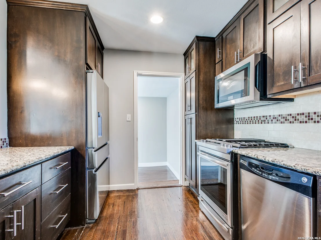 Photo of 411 Devonshire Dr