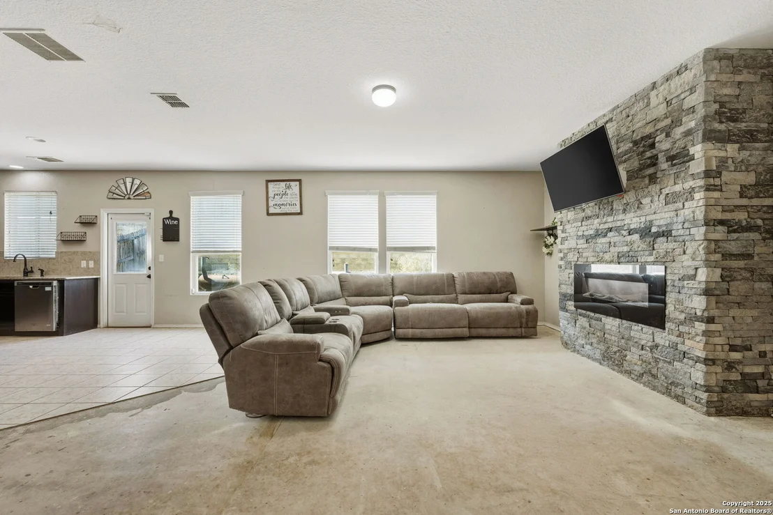Photo of 24267 Invitation Oak