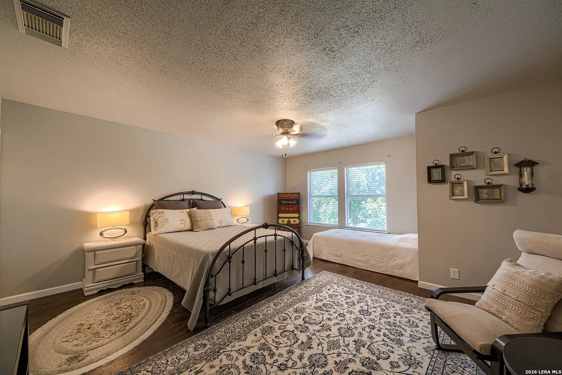 Photo of 2422 Thrasher Oak