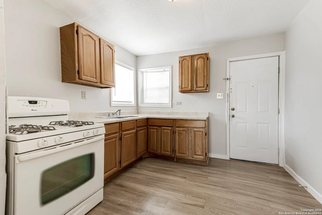 Photo of 835 Grosvenor