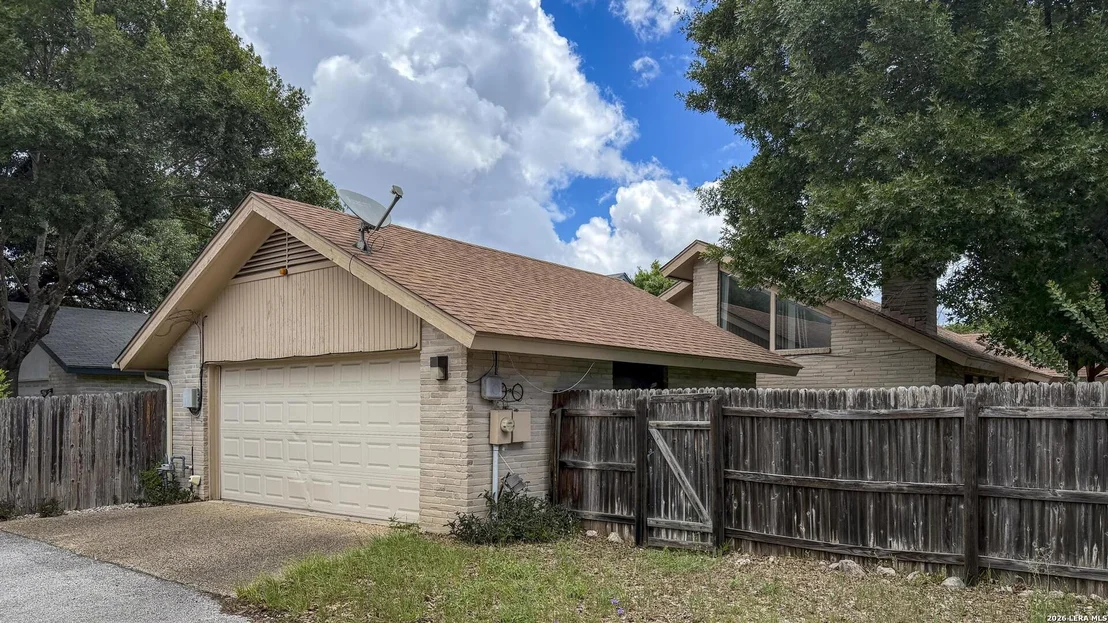 Photo of 3711 HUNTERS CIR